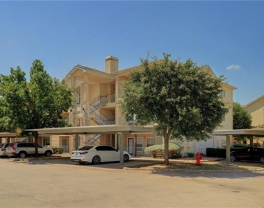 2320 Gracy Farms Ln - Photo Thumbnail 5