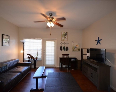2320 Gracy Farms Ln - Photo Thumbnail 7