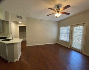 2320 Gracy Farms Ln - Photo Thumbnail 6