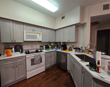 2320 Gracy Farms Ln - Photo Thumbnail 2