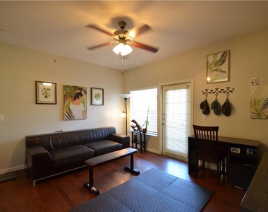 2320 Gracy Farms Ln - Photo Thumbnail 6