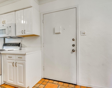 910 Duncan Ln - Photo Thumbnail 3