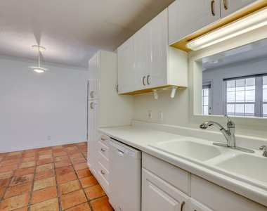 910 Duncan Ln - Photo Thumbnail 8