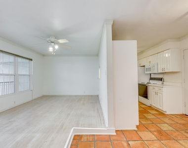 910 Duncan Ln - Photo Thumbnail 9