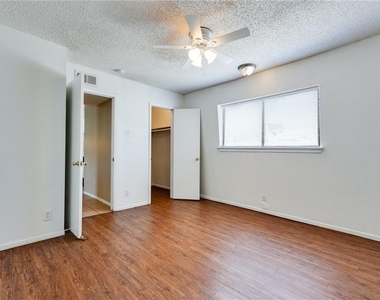 311 E 31st St - Photo Thumbnail 6