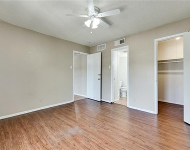 311 E 31st St - Photo Thumbnail 8