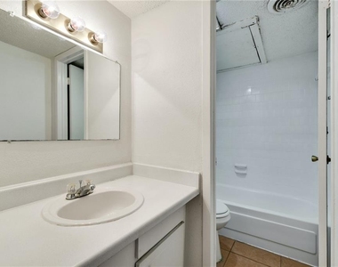 311 E 31st St - Photo Thumbnail 4