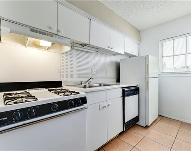 311 E 31st St - Photo Thumbnail 1