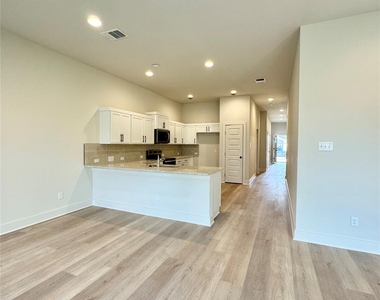 108 Zayd Ct - Photo Thumbnail 8