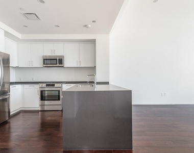 301 West Ave - Photo Thumbnail 1