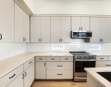 3204 Overcup Oak Dr - Photo Thumbnail 6