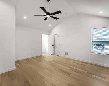 3204 Overcup Oak Dr - Photo Thumbnail 12