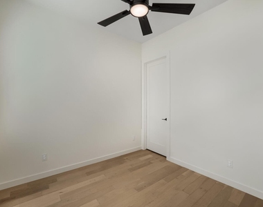 3204 Overcup Oak Dr - Photo Thumbnail 9