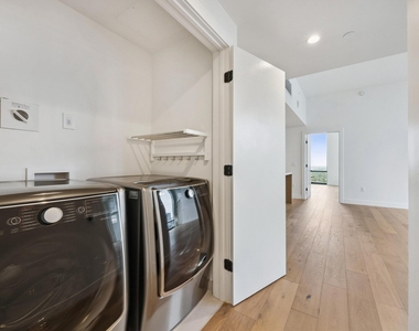 70 Rainey St - Photo Thumbnail 25