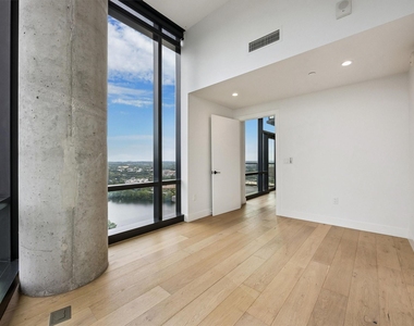 70 Rainey St - Photo Thumbnail 17