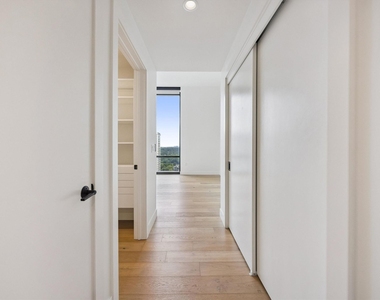 70 Rainey St - Photo Thumbnail 21