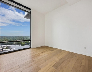 70 Rainey St - Photo Thumbnail 22