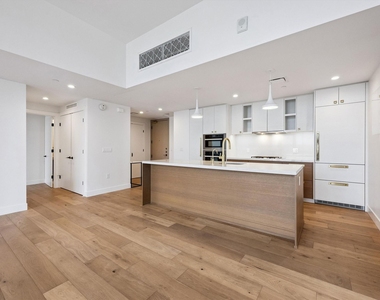 70 Rainey St - Photo Thumbnail 7