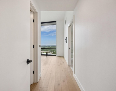 70 Rainey St - Photo Thumbnail 13