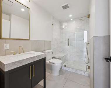 70 Rainey St - Photo Thumbnail 23