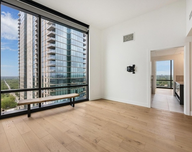 70 Rainey St - Photo Thumbnail 15