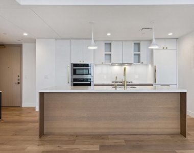 70 Rainey St - Photo Thumbnail 1