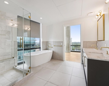 70 Rainey St - Photo Thumbnail 18