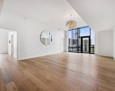 70 Rainey St - Photo Thumbnail 8