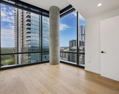 70 Rainey St - Photo Thumbnail 16