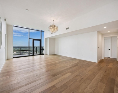 70 Rainey St - Photo Thumbnail 12