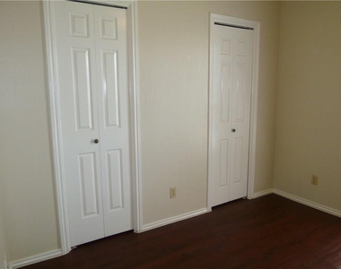4401 Speedway - Photo Thumbnail 15