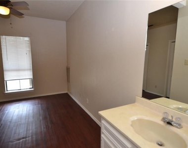 4401 Speedway - Photo Thumbnail 14