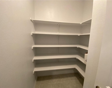 8409 Looksee Ln - Photo Thumbnail 6
