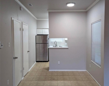 2405 W Slaughter Ln - Photo Thumbnail 7