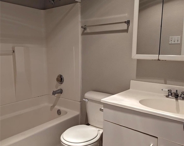2405 W Slaughter Ln - Photo Thumbnail 8