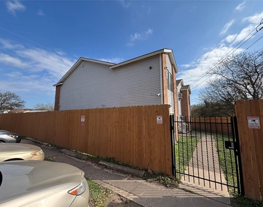 2405 W Slaughter Ln - Photo Thumbnail 12