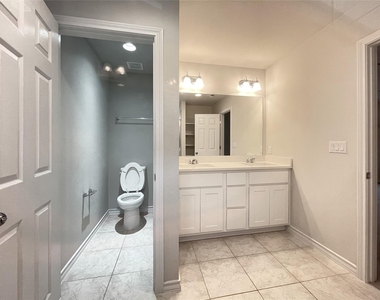1602 Jacey Way - Photo Thumbnail 25