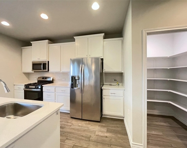 1602 Jacey Way - Photo Thumbnail 8