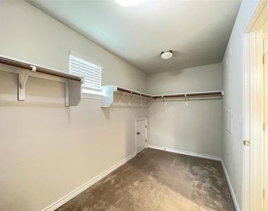 1602 Jacey Way - Photo Thumbnail 27