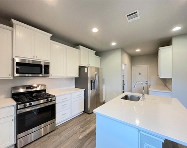1602 Jacey Way - Photo Thumbnail 5