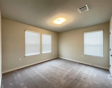 1602 Jacey Way - Photo Thumbnail 17