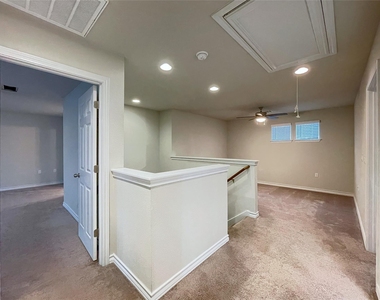 1602 Jacey Way - Photo Thumbnail 14