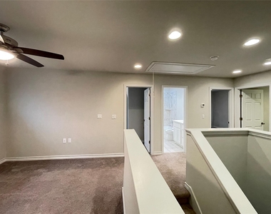 1602 Jacey Way - Photo Thumbnail 16