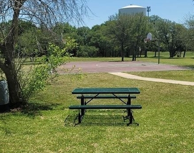 2409 Romeo Dr - Photo Thumbnail 21
