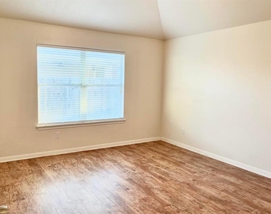 2409 Romeo Dr - Photo Thumbnail 8