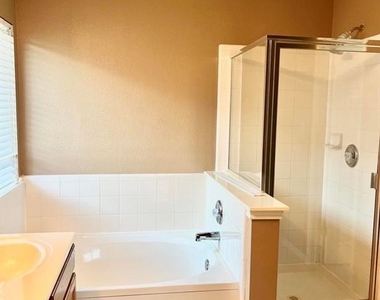 2409 Romeo Dr - Photo Thumbnail 11
