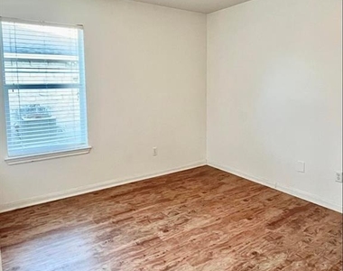 2409 Romeo Dr - Photo Thumbnail 14
