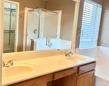 2409 Romeo Dr - Photo Thumbnail 10