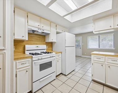 8329 Fathom Cir - Photo Thumbnail 12