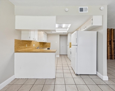 8329 Fathom Cir - Photo Thumbnail 10